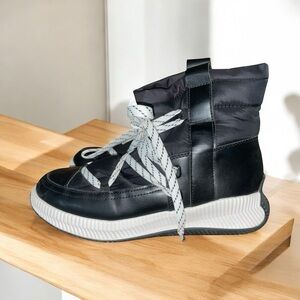 NINE WEST Women's Sz 8M Tunnel2 Ankle Boot Cold Weather Bootie Black / White